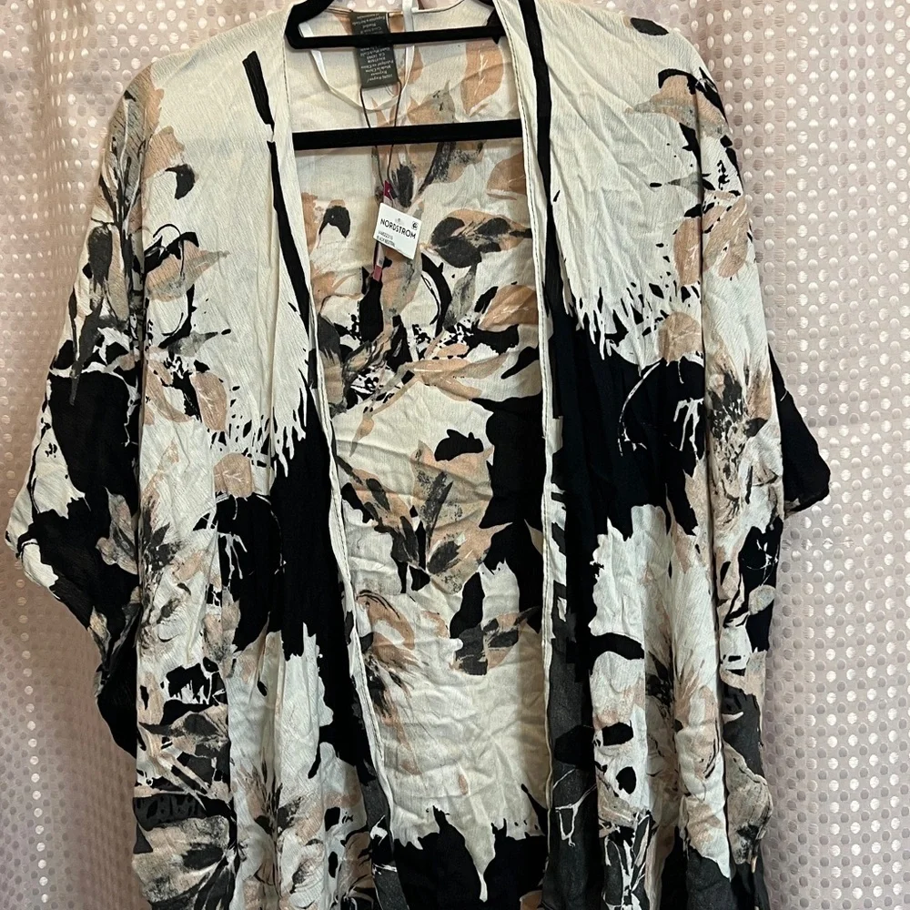 Vince Camuto floral printed kimono cardigan Topper wrap/ coverup/ scarf